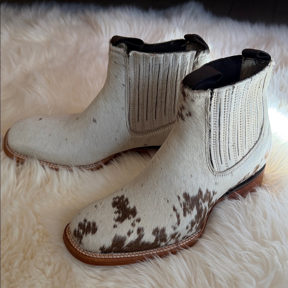 Cowhide Ankle Boots with furs